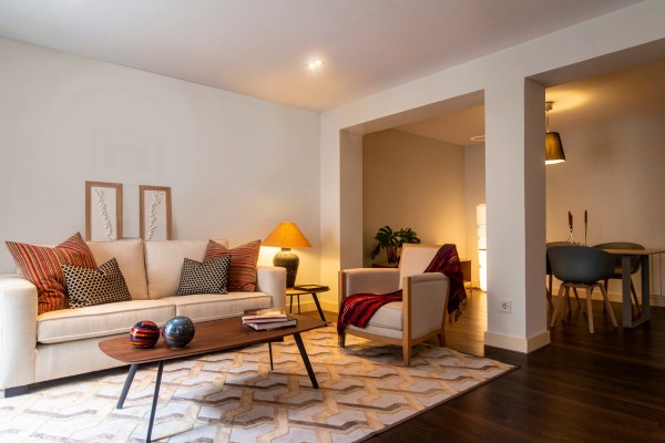 Modern living room with cozy furniture and warm lighting.